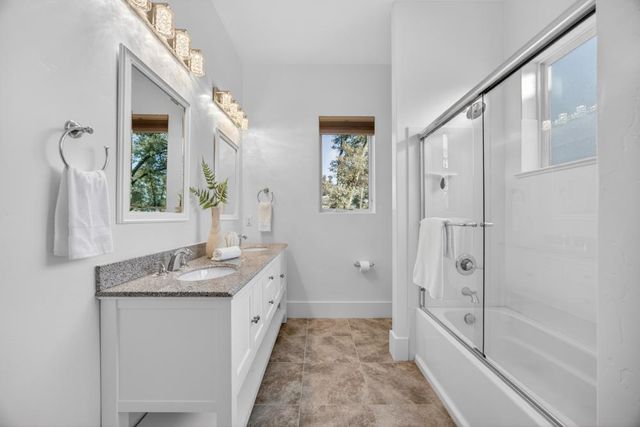23310 Darkhorse Dr, Auburn, CA 95602