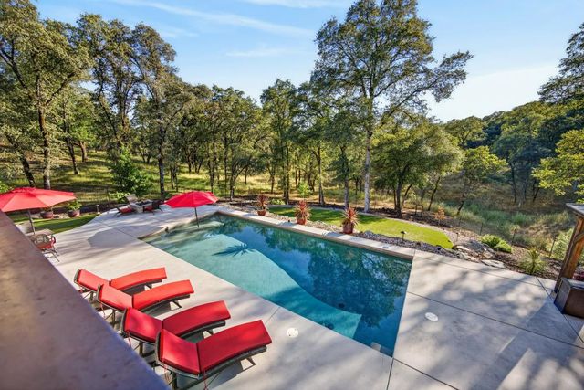 23310 Darkhorse Dr, Auburn, CA 95602