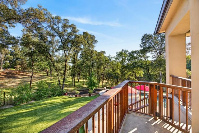 23310 Darkhorse Dr, Auburn, CA 95602