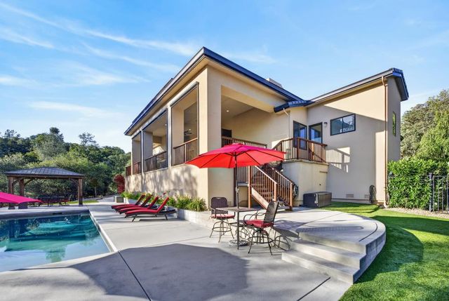 23310 Darkhorse Dr, Auburn, CA 95602