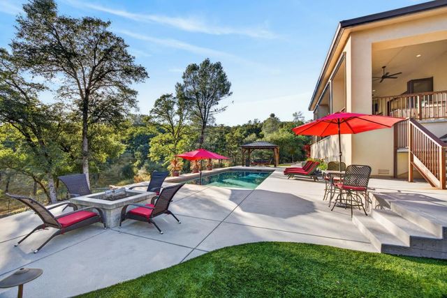 23310 Darkhorse Dr, Auburn, CA 95602