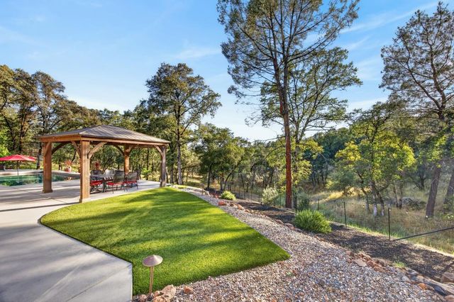 23310 Darkhorse Dr, Auburn, CA 95602