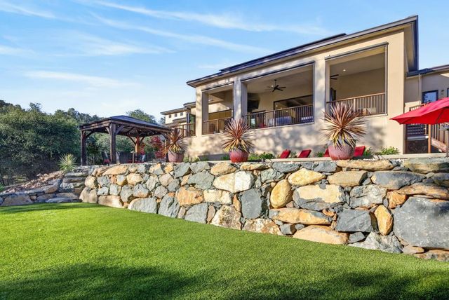 23310 Darkhorse Dr, Auburn, CA 95602