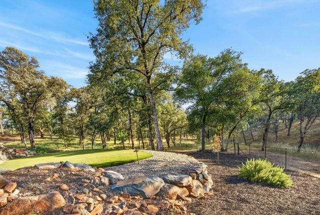 23310 Darkhorse Dr, Auburn, CA 95602