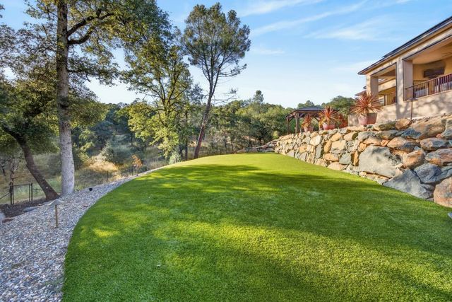 23310 Darkhorse Dr, Auburn, CA 95602