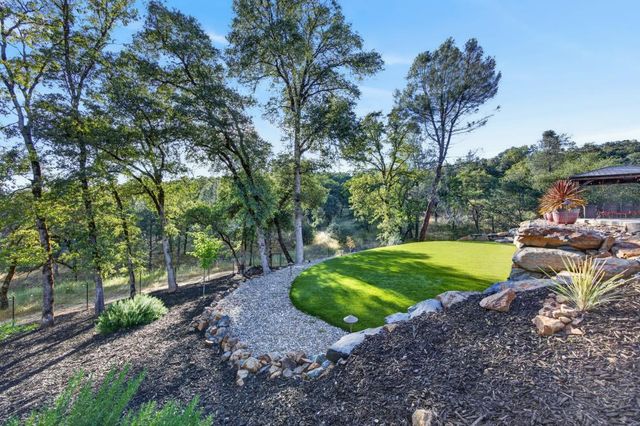 23310 Darkhorse Dr, Auburn, CA 95602