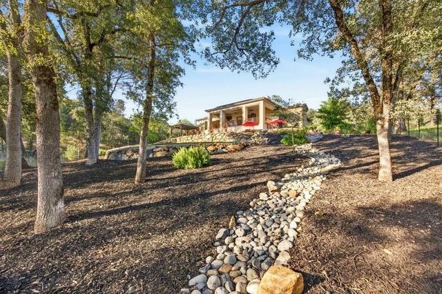 23310 Darkhorse Dr, Auburn, CA 95602