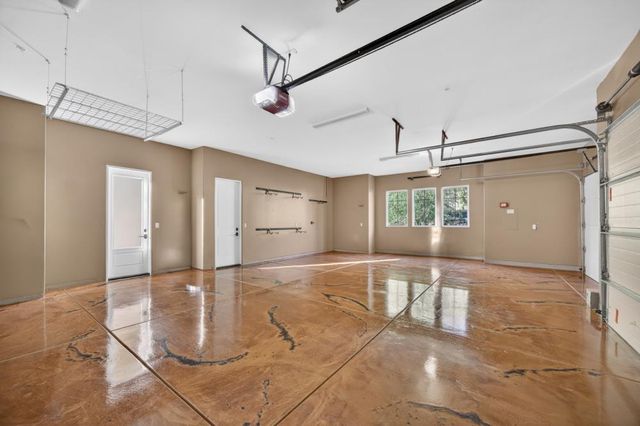 23310 Darkhorse Dr, Auburn, CA 95602
