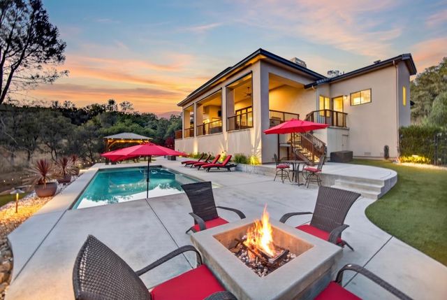 23310 Darkhorse Dr, Auburn, CA 95602