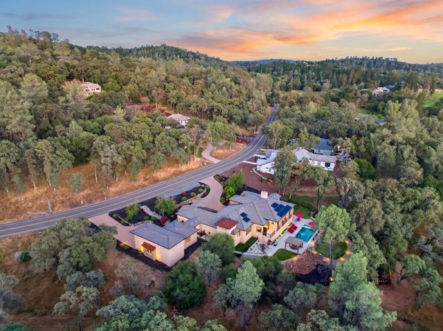 23310 Darkhorse Dr, Auburn, CA 95602