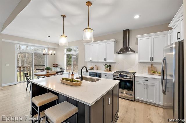 55589 OAK POINTE Drive, Shelby Twp, MI 48315