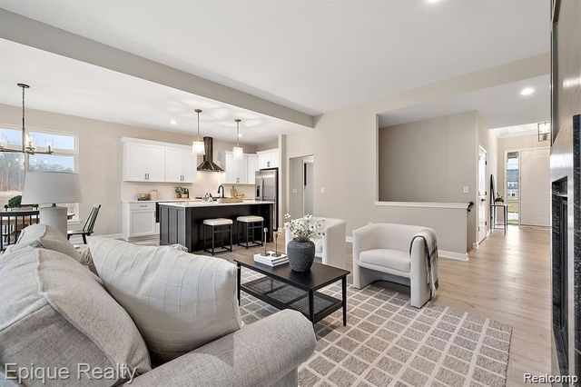 55589 OAK POINTE Drive, Shelby Twp, MI 48315