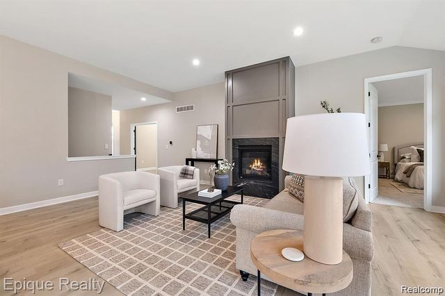 55589 OAK POINTE Drive, Shelby Twp, MI 48315