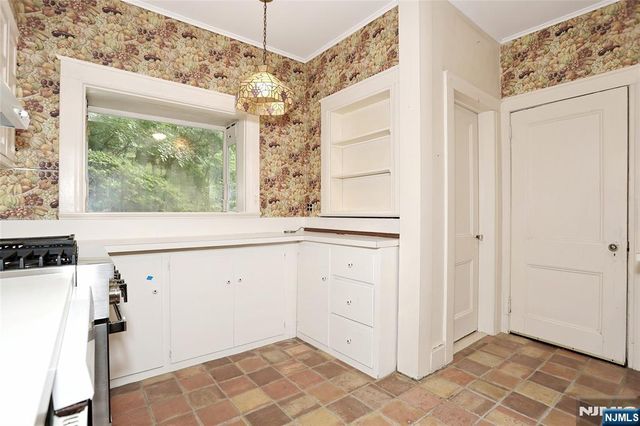 388 Allaire Avenue, Leonia, NJ 07605