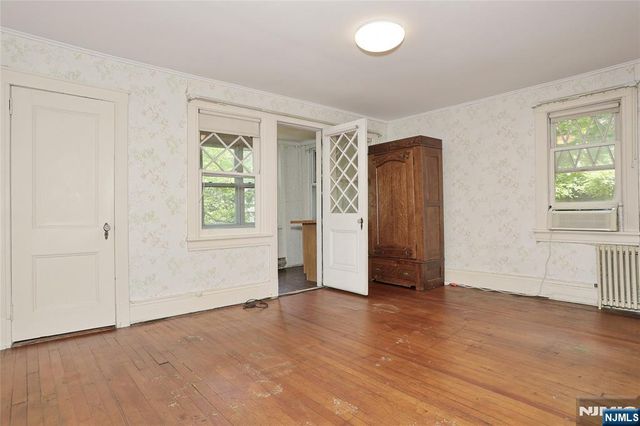 388 Allaire Avenue, Leonia, NJ 07605