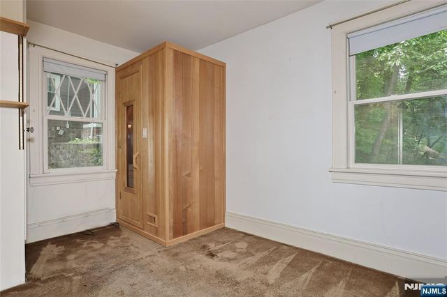 388 Allaire Avenue, Leonia, NJ 07605