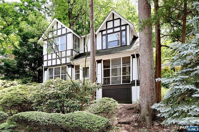 388 Allaire Avenue, Leonia, NJ 07605