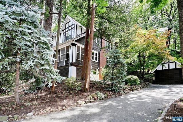 388 Allaire Avenue, Leonia, NJ 07605