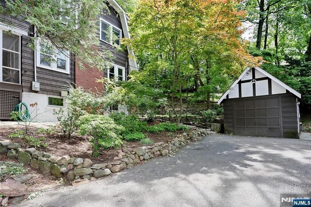 388 Allaire Avenue, Leonia, NJ 07605