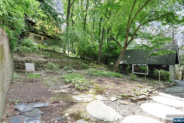 388 Allaire Avenue, Leonia, NJ 07605