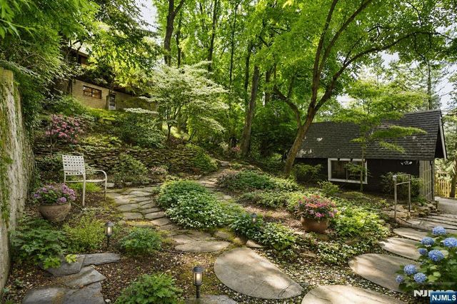 388 Allaire Avenue, Leonia, NJ 07605