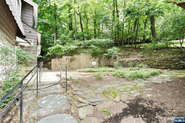 388 Allaire Avenue, Leonia, NJ 07605