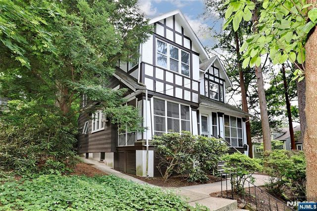 388 Allaire Avenue, Leonia, NJ 07605