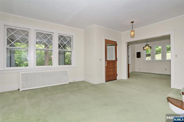 388 Allaire Avenue, Leonia, NJ 07605