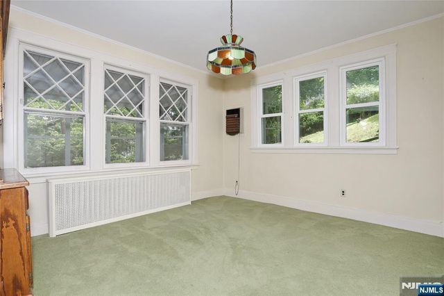 388 Allaire Avenue, Leonia, NJ 07605