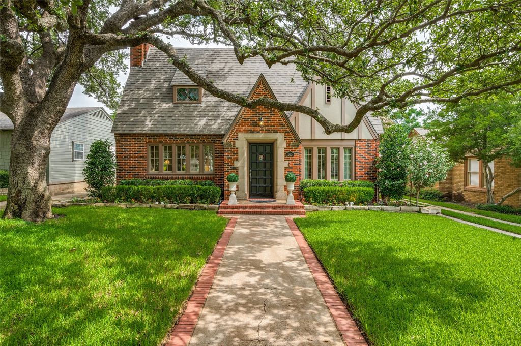 835 Salmon Drive, Dallas, TX 75208
