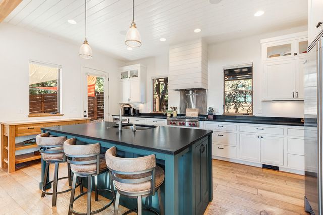 61389 Campbell Court, Bend, OR 97702