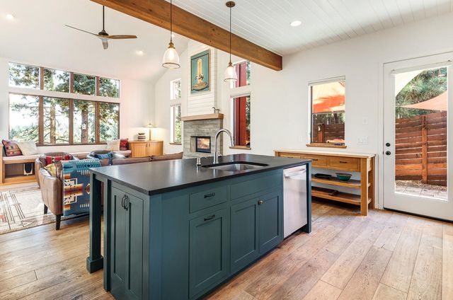 61389 Campbell Court, Bend, OR 97702