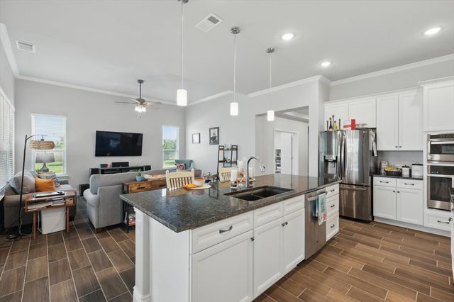 9809 Salford Way, Denton, TX 76207