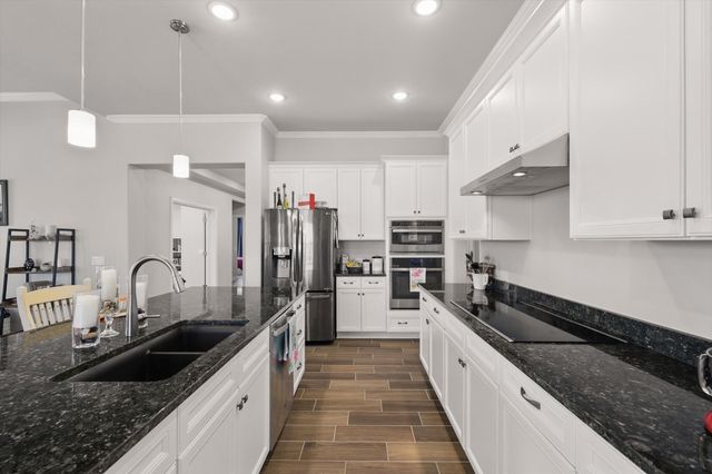 9809 Salford Way, Denton, TX 76207