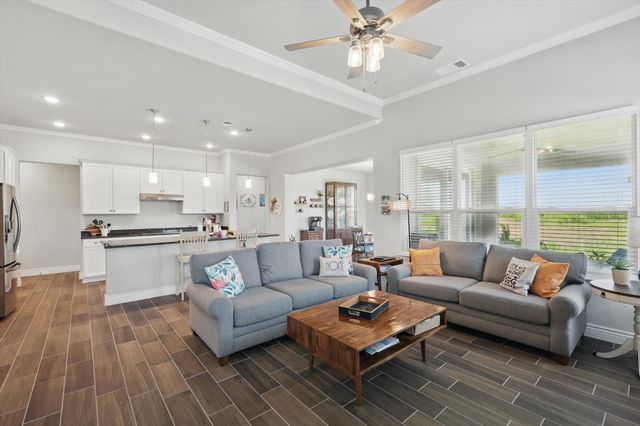 9809 Salford Way, Denton, TX 76207