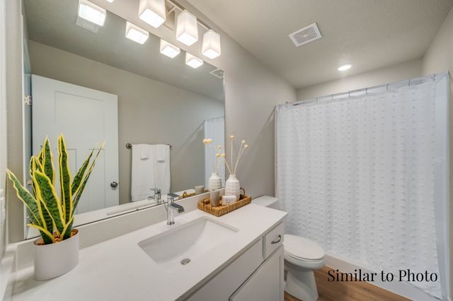 206 NE Doe Pointe Lane, Ankeny, IA 50021