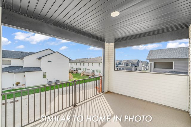 206 NE Doe Pointe Lane, Ankeny, IA 50021