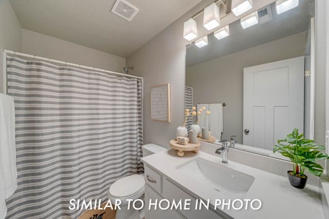 206 NE Doe Pointe Lane, Ankeny, IA 50021