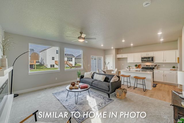 206 NE Doe Pointe Lane, Ankeny, IA 50021