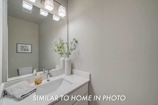 206 NE Doe Pointe Lane, Ankeny, IA 50021