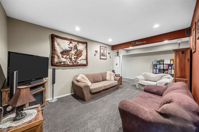 4322 Widgeon Drive, Marion, IA 52302