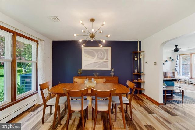 14 CHARLES AVE, Stewartstown, PA 17363