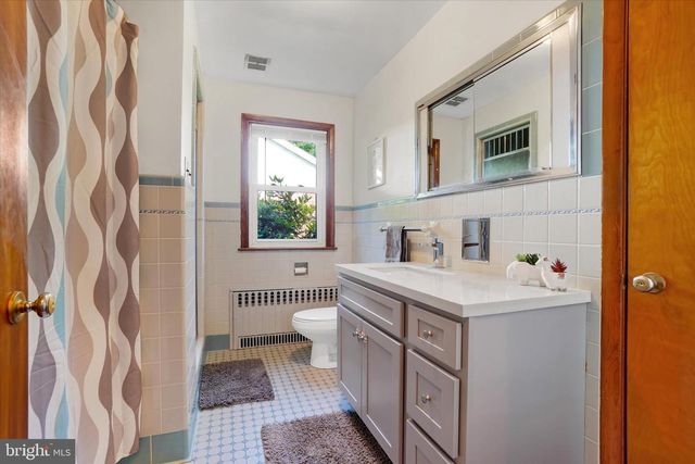 14 CHARLES AVE, Stewartstown, PA 17363