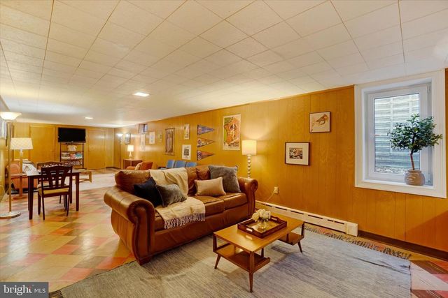 14 CHARLES AVE, Stewartstown, PA 17363