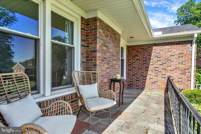 14 CHARLES AVE, Stewartstown, PA 17363