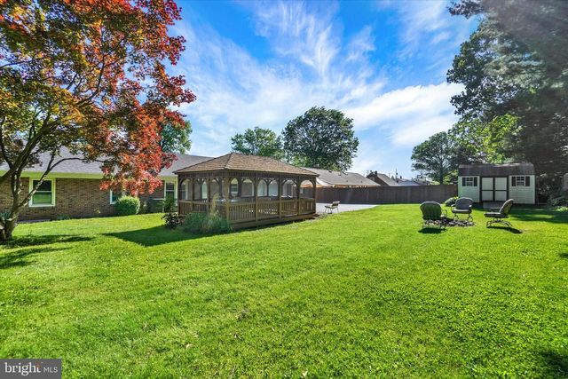 14 CHARLES AVE, Stewartstown, PA 17363