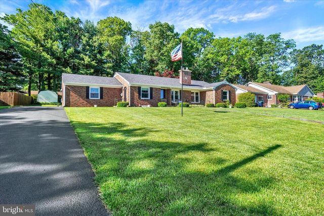 14 CHARLES AVE, Stewartstown, PA 17363