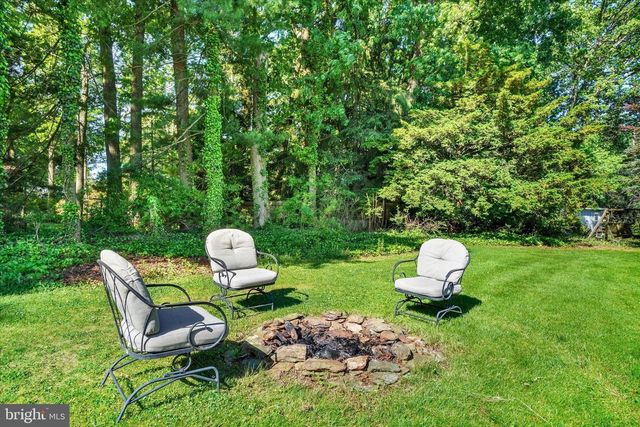 14 CHARLES AVE, Stewartstown, PA 17363