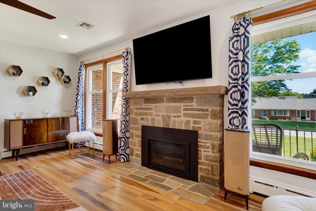 14 CHARLES AVE, Stewartstown, PA 17363