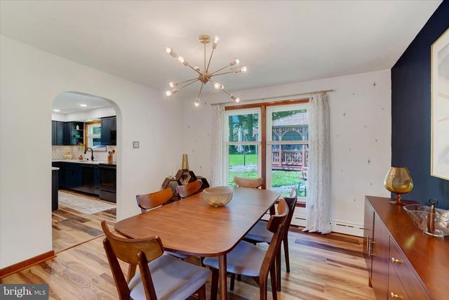 14 CHARLES AVE, Stewartstown, PA 17363